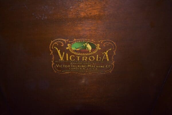 1922 Antique Mahogany Victor Victrola VV-100, Record Player