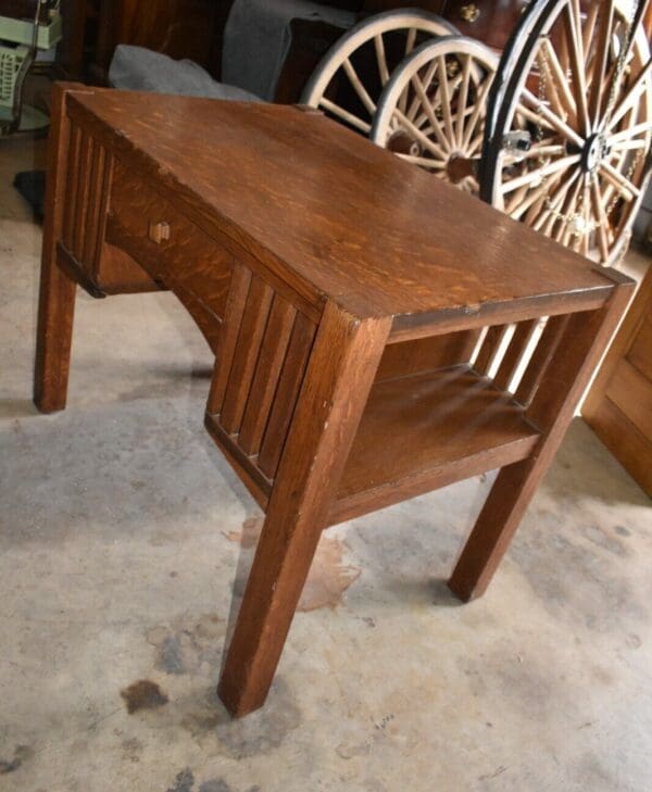 Antique Arts & Crafts Mission Style Oak Kneehole Desk