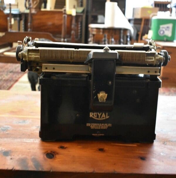 Antique 1930's Royal Typewriter