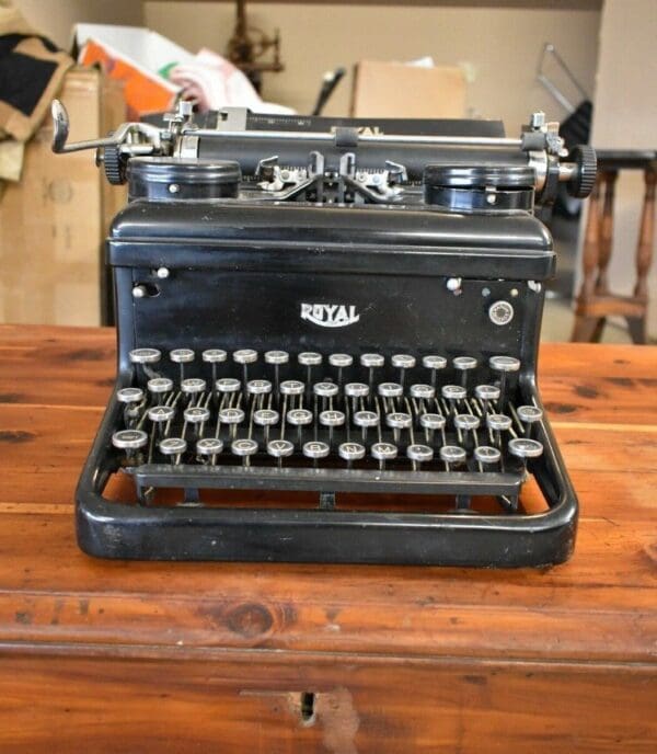 Antique 1930's Royal Typewriter