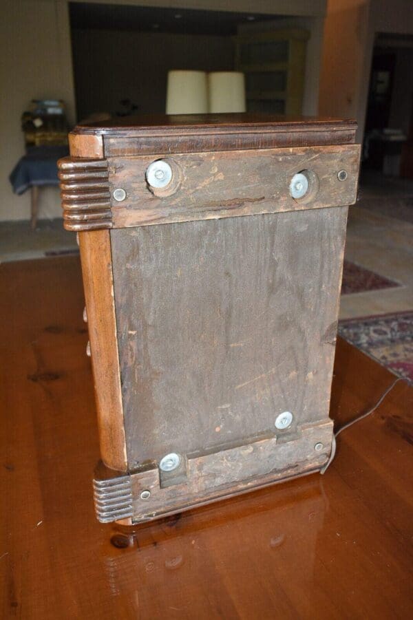 Antique Working 1941 Philco Table Top Tube Radio, model 41-250