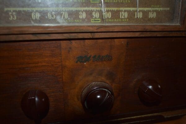 Antique Art Deco Style Table Top RCA Victor Tube Radio