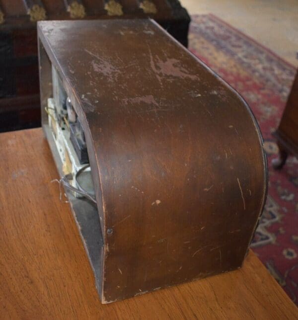 Antique Art Deco Style Table Top RCA Victor Tube Radio